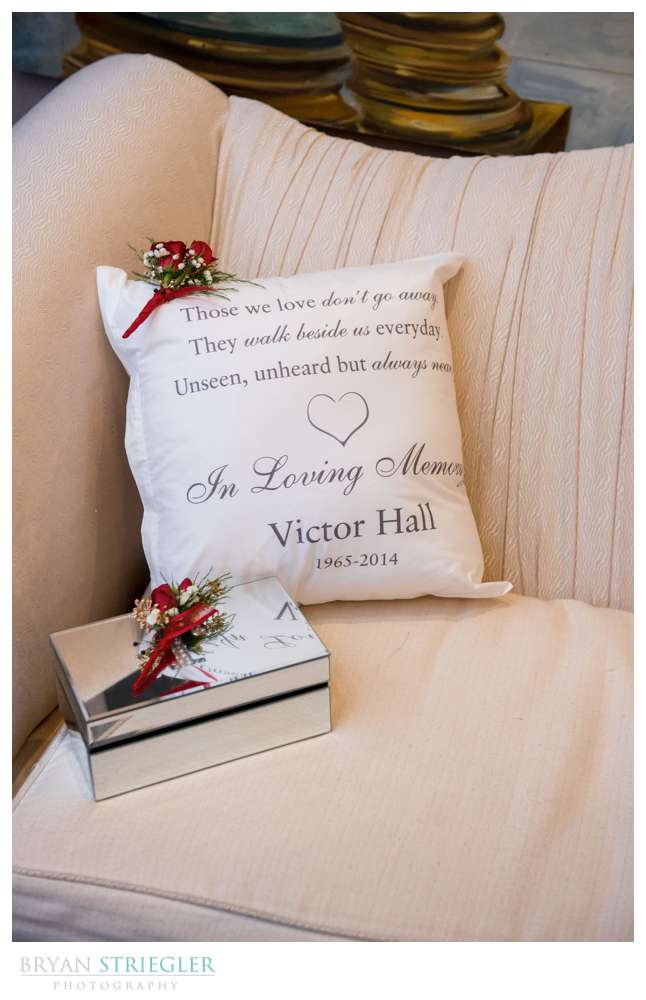 ways to remember relatives at wedding